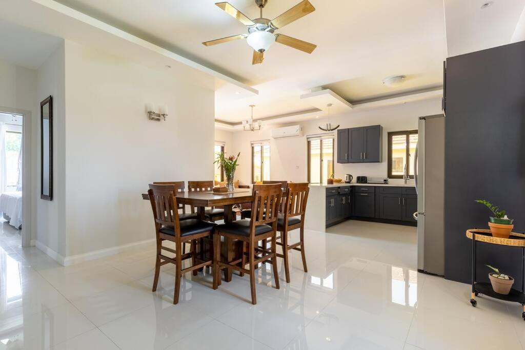 Sun Shine Luxury Villas 2 Bedroom Pool & Gym Ocho Rios St Ann Exterior foto
