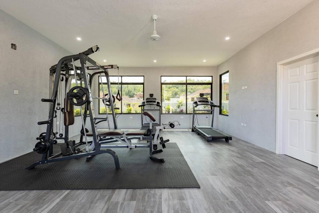 Sun Shine Luxury Villas 2 Bedroom Pool & Gym Ocho Rios St Ann Exterior foto